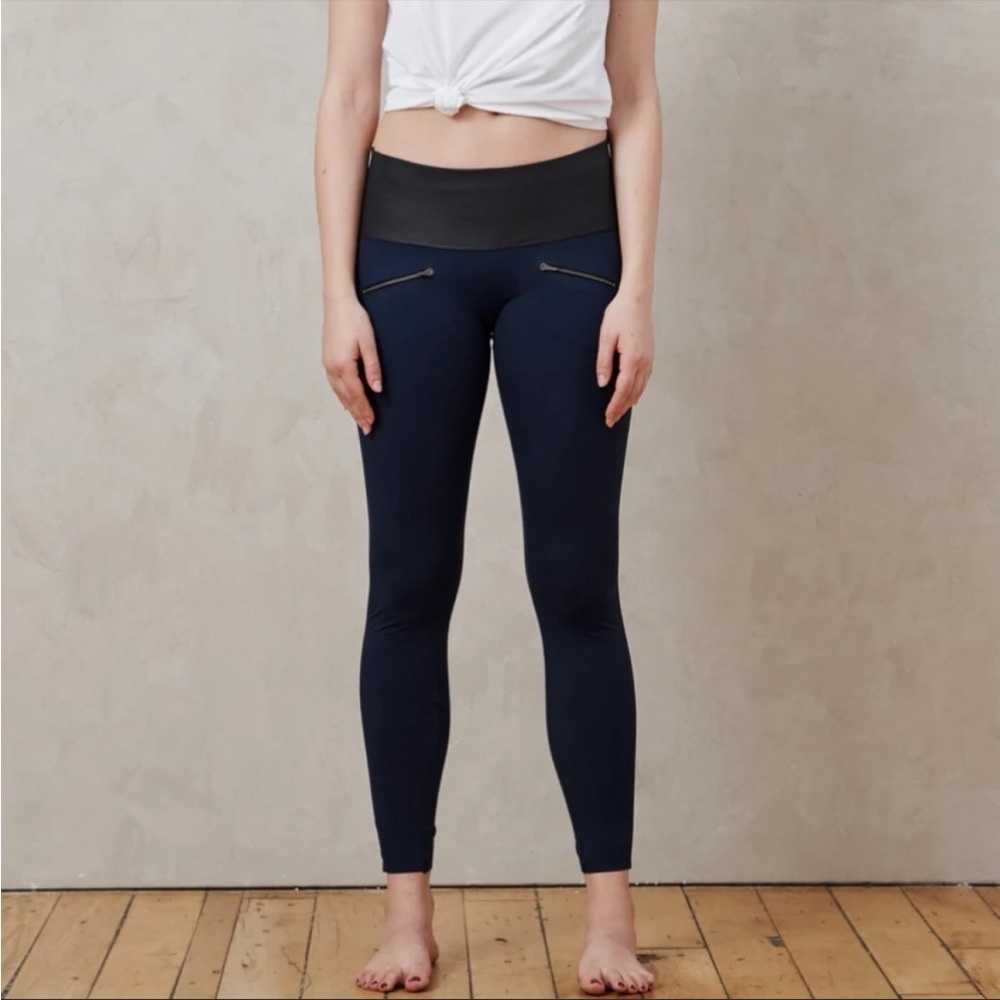 ADAY Throw & Roll Leggings (Black and Blue)